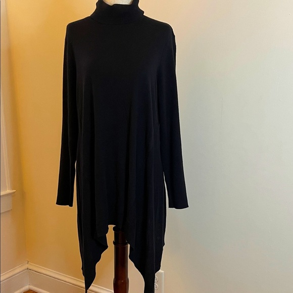 Chicos Featherweight Black Turtleneck Sweater Handkerchief Hem Size 1 - Picture 1 of 6